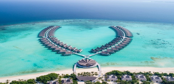 Which is the best luxury hotel for honeymooners in Maldives?