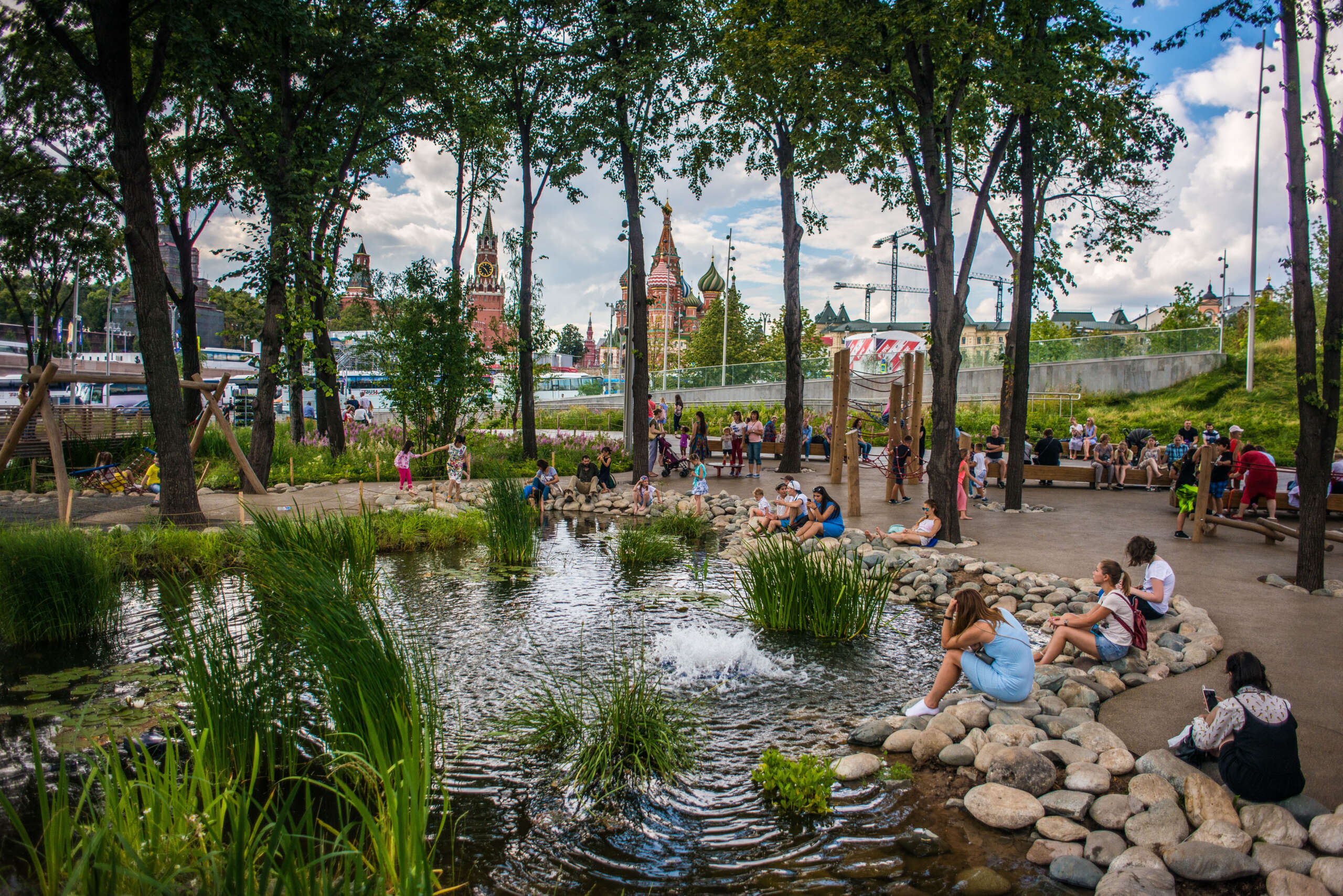 Парки с прудами в москве