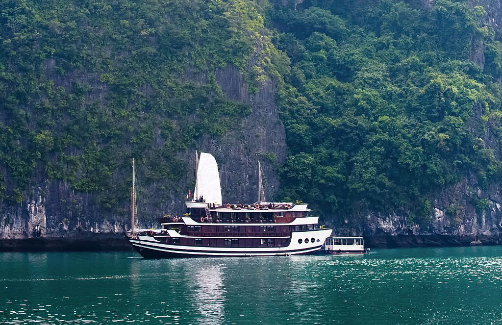 luxury cruise in vietnam