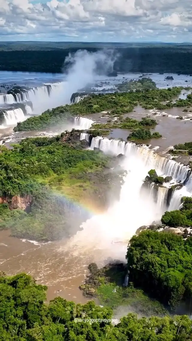 Desde el Parque Nacional do Iguazú, el lado brasileño ofrece una vista panorámica que te dejará sin aliento.

Brasil suena así. Cataratas del Iguazú!

#cataratasdeliguazu #brasil #nuevosdestinos #vacaciones #aventura #agenciadeviajes #sanyogguptavoyages