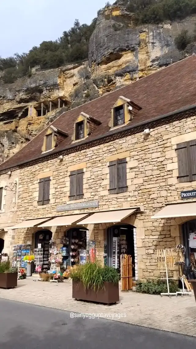 Looking for your next getaway in France? 

Discover La Roque-Gageac, where time stops.
One of the most beautiful villages in France. And yes, it’s even more magical in person.

#laroquegageac #france #europe #vacation #adventure #newdestination #travelagency #sanyogguptavoyages